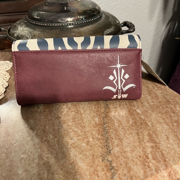 Hero’s and Villains Ashoka wallet - Picture 2 of 3